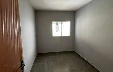 Imagem: A casa possui 2 Dormitórios, 1 Banheiro, 1 Vaga na garagem