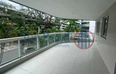 Imagem: O apartamento possui 3 Dormitórios, 1 Banheiro, 2 Vagas na