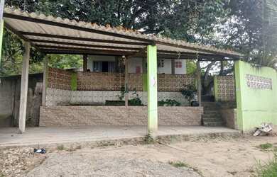 Imagem: A casa possui 2 Dormitórios, 2 Banheiros, 2 Vagas na garagem