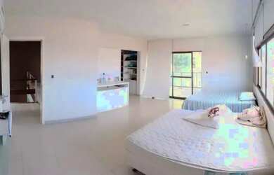 Imagem: A casa possui 5 Dormitórios, 1 Banheiro, 2 Vagas na garagem