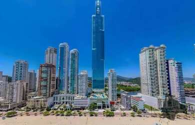 Imagem: O apartamento possui 4 Dormitórios, 5 Banheiros, 4 Vagas na