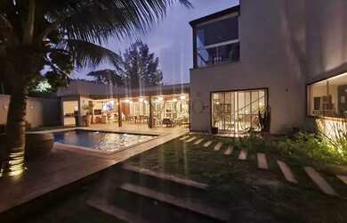 Imagem: A casa em condomínio possui 4 Dormitórios, 4 Banheiros, 2