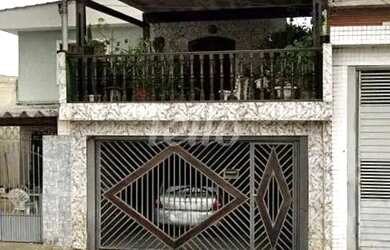 Imagem: A casa possui 4 Dormitórios, 1 Banheiro, 2 Vagas na garagem