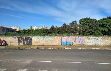 Imagem: O terreno à venda possui 685m² de Área e está localizado