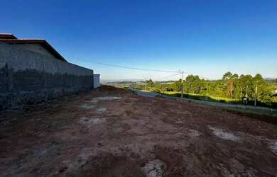 Imagem: O terreno possui 311m² de Área e está localizado em Vargas