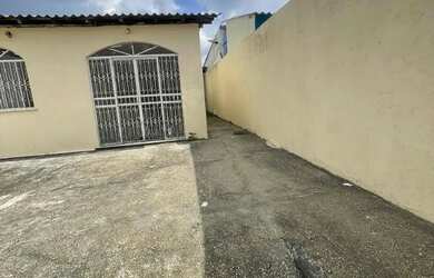 Imagem: A casa possui 2 Dormitórios, 2 Banheiros, 3 Vagas na garagem