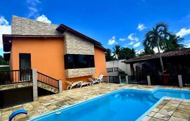 Imagem: A casa possui 3 Dormitórios, 3 Banheiros, 5 Vagas na garagem