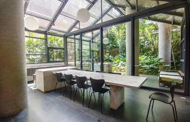 Imagem: O apartamento possui 1 Dormitório, 1 Banheiro, 1 Vaga na garagem