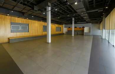 Imagem: O depósito possui 4 Vagas na garagem, 145m² de Área e está