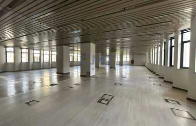 Imagem: O depósito possui 1 Vaga na garagem, 525m² de Área e está