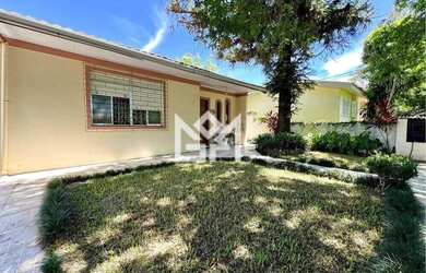 Imagem: A casa possui 5 Dormitórios, 3 Banheiros, 5 Vagas na garagem