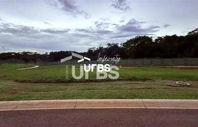 Imagem: O terreno possui 614m² de Área e está localizado em Parque