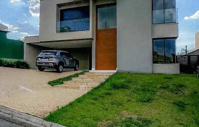 Imagem: A casa em condomínio possui 4 Dormitórios, 4 Banheiros, 4