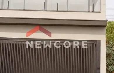 Imagem: A casa possui 3 Dormitórios, 3 Banheiros, 2 Vagas na garagem