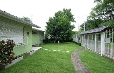 Imagem: A casa possui 3 Dormitórios, 3 Banheiros, 5 Vagas na garagem