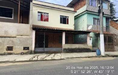 Imagem: A casa possui 1 Dormitório, 1 Banheiro, 308m² de Área e