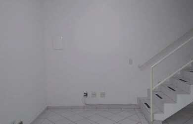 Imagem: O depósito possui 2 Vagas na garagem, 80m² de Área e está