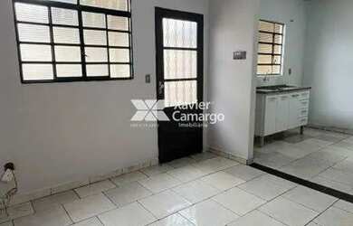 Imagem: A casa possui 2 Dormitórios, 1 Banheiro, 2 Vagas na garagem