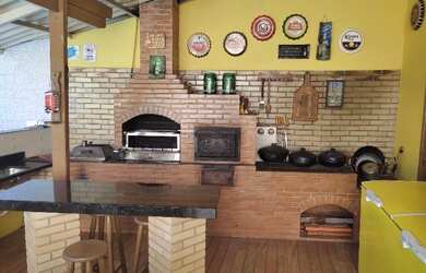 Imagem: A casa possui 4 Dormitórios, 3 Vagas na garagem e está localizado