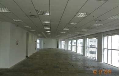 Imagem: O depósito possui 5 Vagas na garagem e 456m² de Área e está