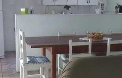 Imagem: A casa possui 4 Dormitórios, 4 Banheiros, 1 Vaga na garagem