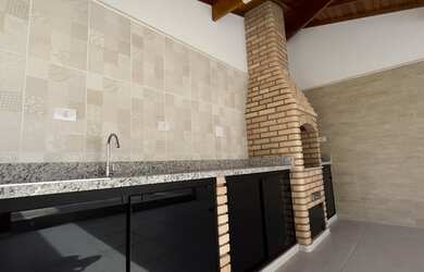 Imagem 3: INCRÍVEL CASA COM PISCINA E OTIMA LOCALIZAÇÃO LER A DESCRIÇÃO