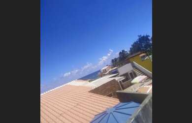 Imagem: A casa possui 1 Dormitório, 1 Banheiro, 1 Vaga na garagem e