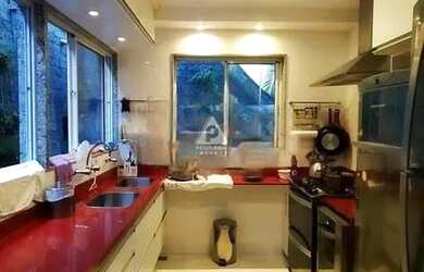 Imagem: A casa à venda possui 5 Dormitórios, 5 Banheiros, 1 Vaga na