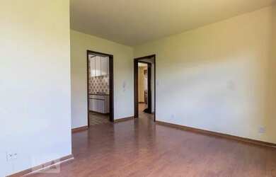 Imagem: O apartamento possui 2 Dormitórios, 1 Banheiro, 2 Vagas na