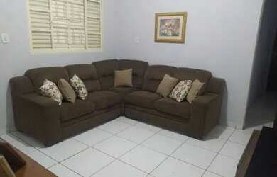 Imagem: A casa e possui 2 Dormitórios, Suítes, 1 Banheiro, 68-0m²