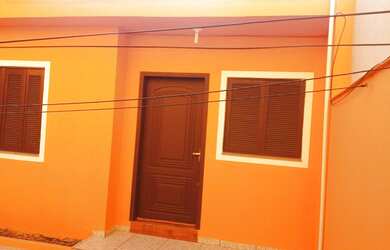 Imagem: A casa possui 2 Dormitórios, 1 Banheiro, 1 Vaga na garagem