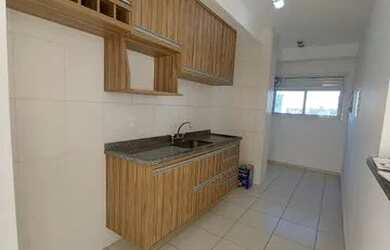 Imagem: O apartamento possui 3 Dormitórios, 1 Banheiro, 2 Vagas na