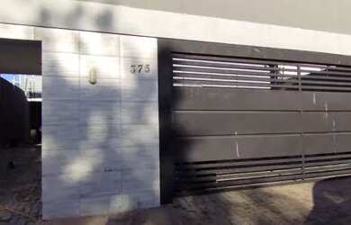 Imagem: A casa possui 2 Dormitórios, 2 Banheiros, 2 Vagas na garagem