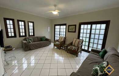 Imagem: A casa em condomínio possui 5 Dormitórios, 1 Banheiro, 4 Vagas