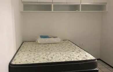 Imagem: O apartamento possui 1 Dormitório, 1 Banheiro e 1 Vaga na garagem