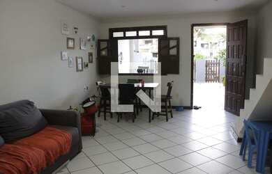 Imagem: A casa possui 3 Dormitórios, 2 Banheiros, 2 Vagas na garagem