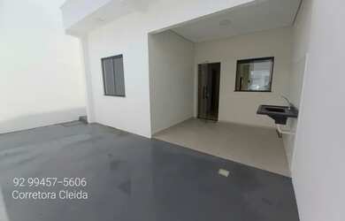 Imagem: A casa possui 3 Dormitórios, 2 Banheiros, 2 Vagas na garagem