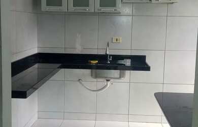 Imagem: O apartamento possui 2 Dormitórios, 1 Banheiro, 1 Vaga na garagem