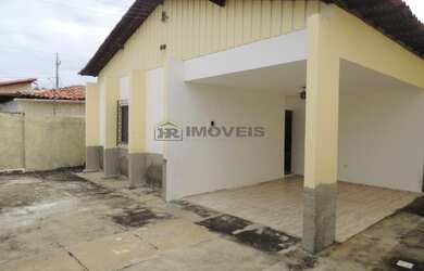 Imagem: A casa possui 4 Dormitórios, 1 Banheiro, 3 Vagas na garagem