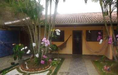 Imagem: A casa possui 2 Dormitórios, 1 Banheiro, 2 Vagas na garagem