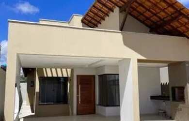 Imagem: A casa possui 3 Dormitórios, 2 Banheiros, 4 Vagas na garagem