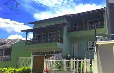 Imagem: A casa possui 3 Dormitórios, 3 Banheiros, 4 Vagas na garagem