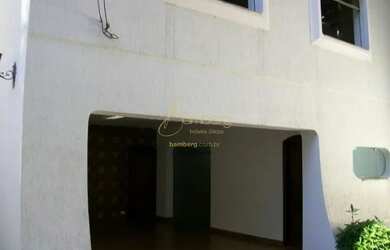 Imagem: A casa possui 3 Dormitórios, 4 Banheiros, 3 Vagas na garagem