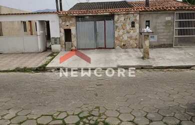 Imagem: A casa possui 2 Dormitórios, 1 Banheiro, 3 Vagas na garagem