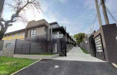 Imagem: A casa possui 3 Dormitórios, 1 Banheiro, 1 Vaga na garagem