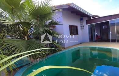 Imagem: A casa possui 4 Dormitórios, 3 Banheiros, 3 Vagas na garagem