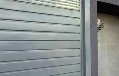 Imagem: A casa possui 2 Dormitórios, 2 Banheiros, 2 Vagas na garagem