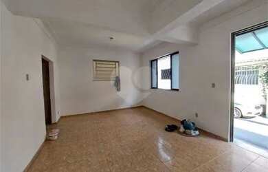 Imagem: A casa possui 3 Dormitórios, 2 Banheiros, 1 Vaga na garagem