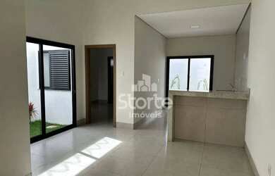 Imagem: A casa possui 3 Dormitórios, 3 Banheiros, 2 Vagas na garagem