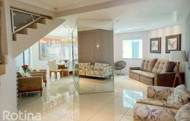 Imagem: A casa possui 4 Dormitórios, 5 Banheiros, 5 Vagas na garagem